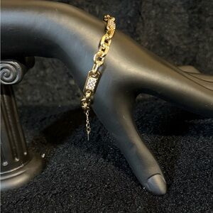 Elegant Gold Chain Bracelet